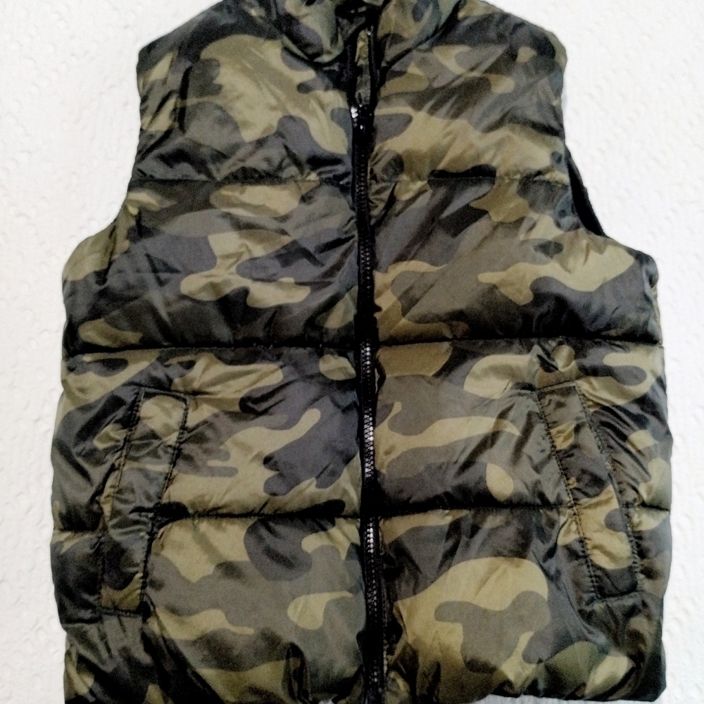 Old Navy Camouflage Puffer Vest‎ Boys 8M